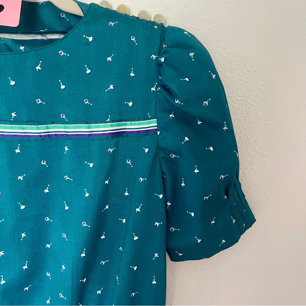 Vintage Print Dress w Pleat Bottom and Button Shoulders
